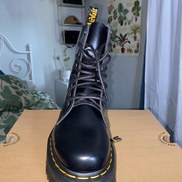 DR MARTENS PLATFORM WOMEN 7 NEVER WORN - Picture 5 of 5